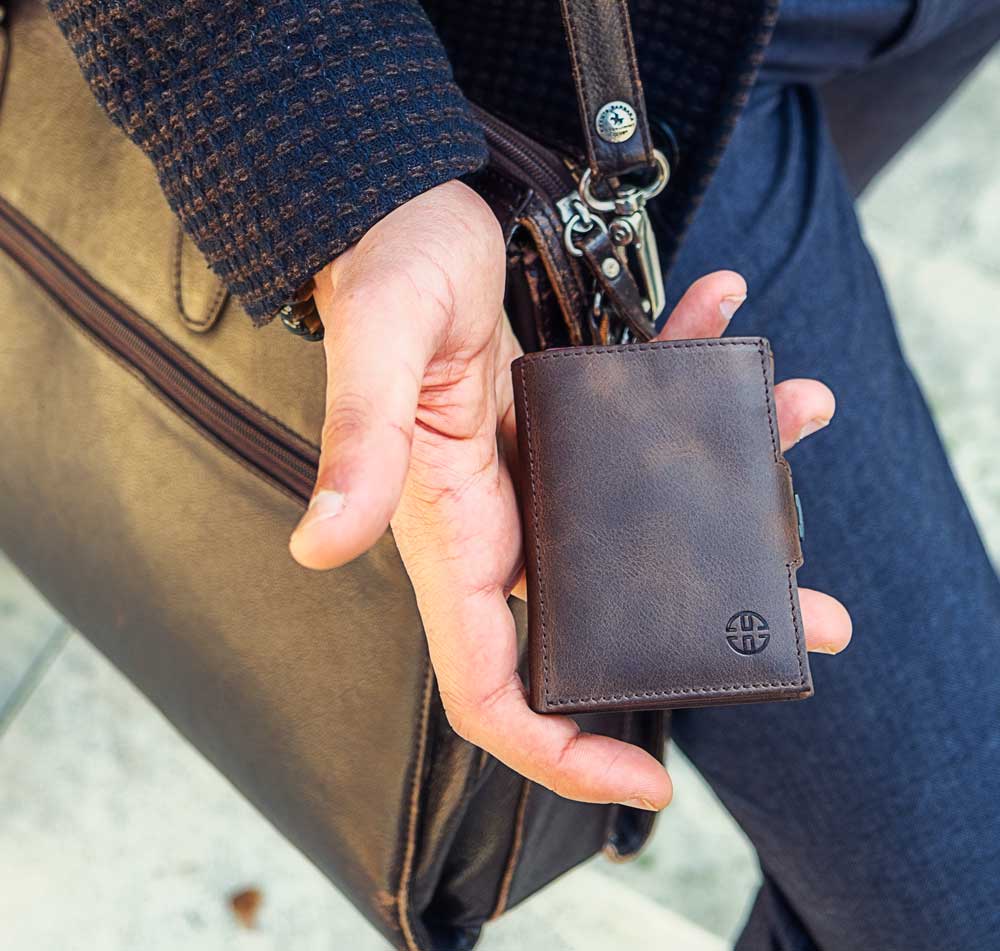 The Best Small Wallets for Men: Compact Accessories for Style and Conv ...